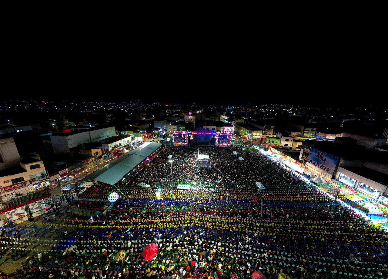 TROFÉU EXPRESSO BAND FORRÓ PREMIA FESTEJO JUNINO DE JEQUIÉ COMO O MELHOR SÃO JOÃO DA BAHIA