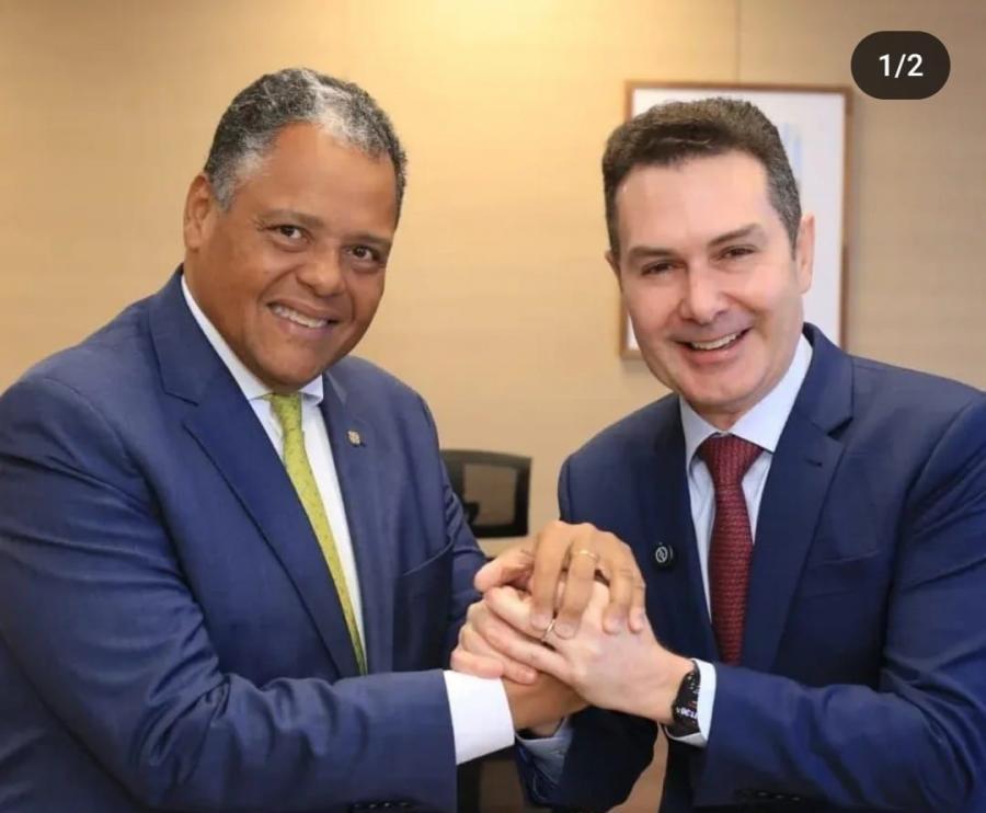 ANTONIO BRITO DISCUTE COM MINISTRO ASSINATURA PARA OBRAS DO MINHA CASA, MINHA VIDA EM JEQUIÉ