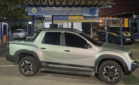 EM JEQUIÉ, GRÁVIDA E MARIDO SIMULAM MAL-ESTAR PARA TENTAR FUGIR DE ABORDAGEM DA PRF EM CARRO FURTADO