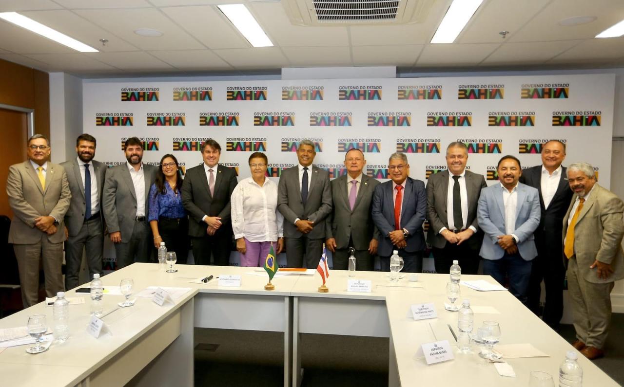 BASE UNIDA. GOVERNADOR JERÔNIMO RODRIGUES SE REÚNE COM LÍDERES DE BANCADA DA ALBA