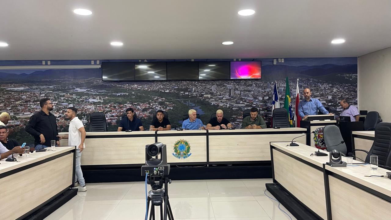 PREFEITO REELEITO DE JEQUIÉ CONCEDE ENTREVISTA COLETIVA À IMPRENSA E ABORDA SOBRE NOVAS PERSPECTIVAS E INVESTIMENTOS PARA A CIDADE