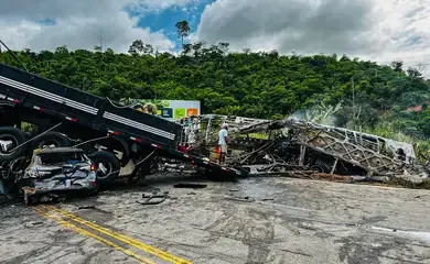 MORTES CONFIRMADAS NO ACIDENTE EM RODOVIA DE MINAS CHEGAM A 41