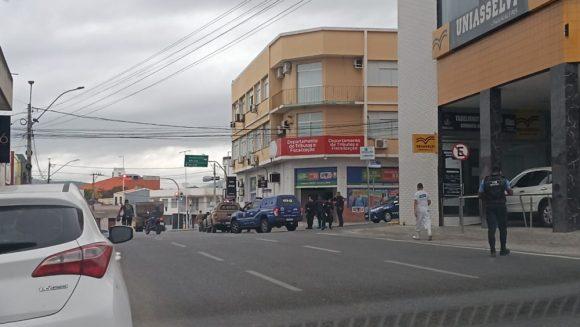 PM APREENDE MENOR, SUSPEITO DE TENTATIVA DE HOMICÍDIO NO CENTRO DE JEQUIÉ NO ÚLTIMO DOMINGO