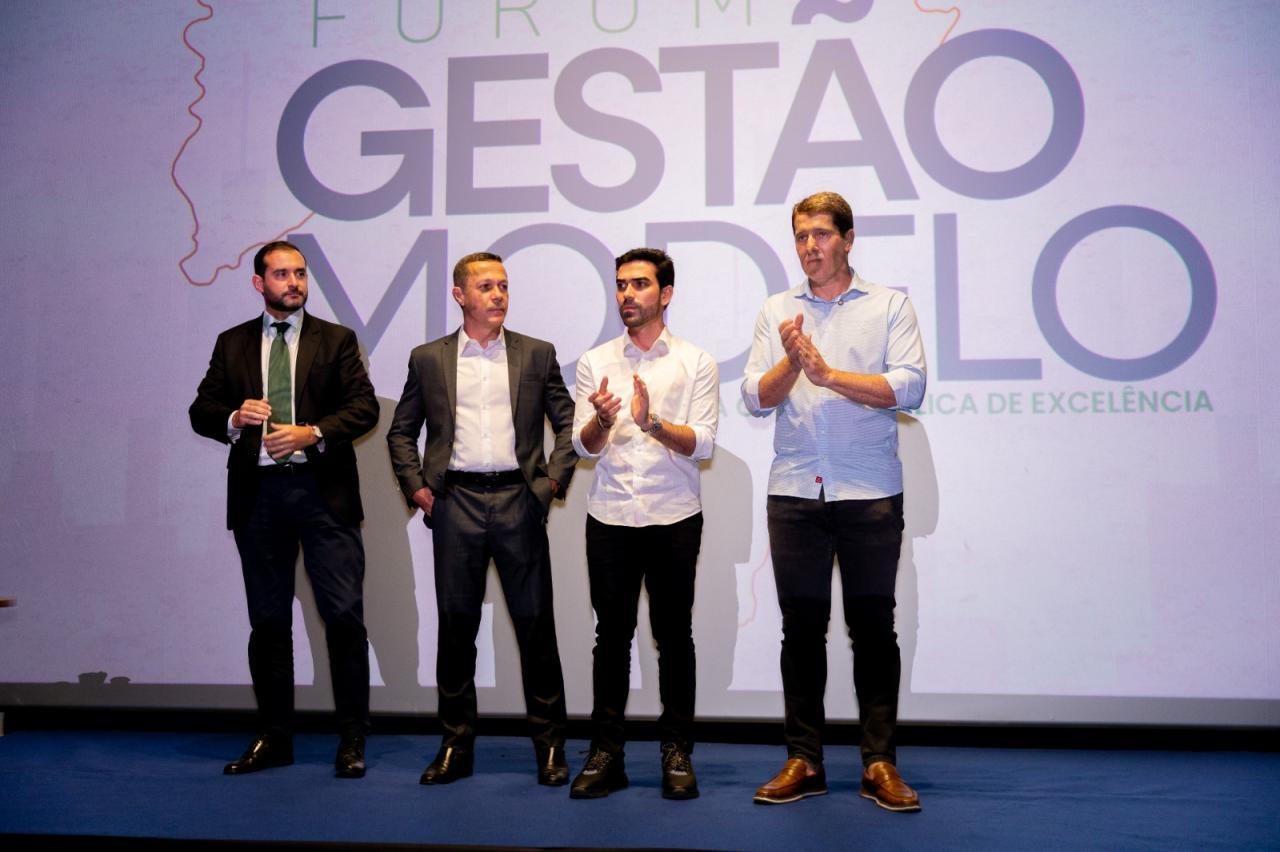 TENDO ZÉ COCÁ COMO ANFITRIÃO, JEQUIÉ SEDIA FÓRUM COM CERCA DE 40 PREFEITOS PARA TROCA DE EXPERIÊNCIAS NA ÁREA DA GESTÃO PÚBLICA