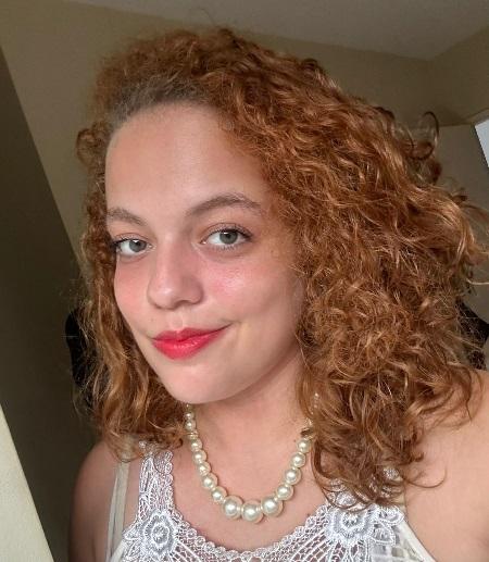 JOVEM JEQUIEENSE GABRIELA CALHEIRA SE DESTACA E VIRALIZA NAS REDES SOCIAIS COM CALENDÁRIO GIGANTE