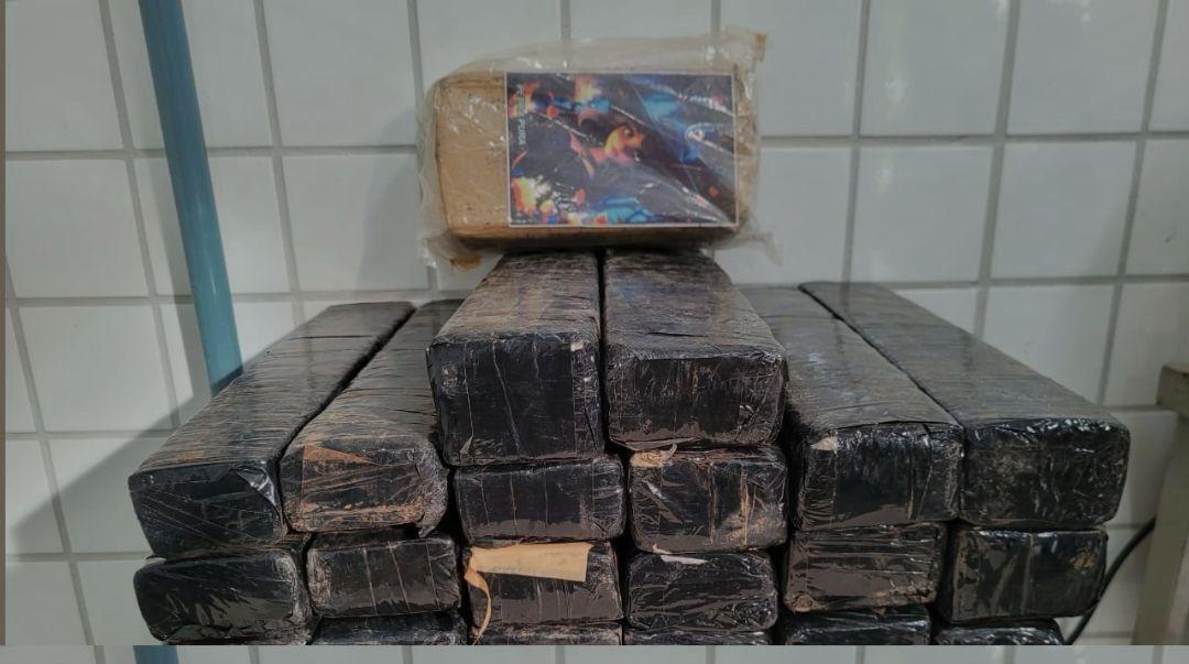 OPERAÇÃO HÓRUS: CIPRv ITABUNA PRENDE INDIVÍDUO COM GRANDE QUANTIDADE DE DROGAS EM MARACÁS