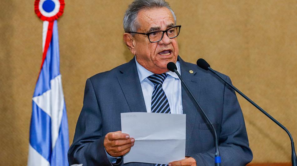 DEPUTADO EUCLIDES FERNANDES APLAUDE TRABALHO DE ROBERTA SANTANA, TITULAR DA SESAB