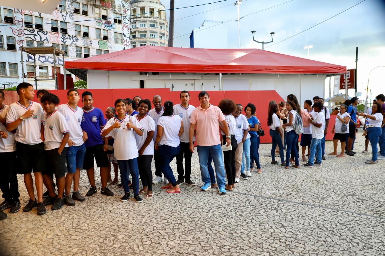 ESTUDANTES DA REDE ESTADUAL ASSISTEM AO FILME 