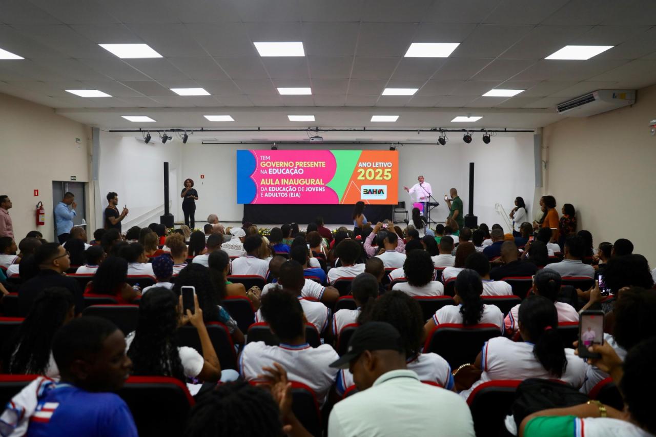 ESTUDANTES DO EJA DA REDE ESTADUAL PARTICIPAM DE AULA INAUGURAL DO NOVO ANO LETIVO