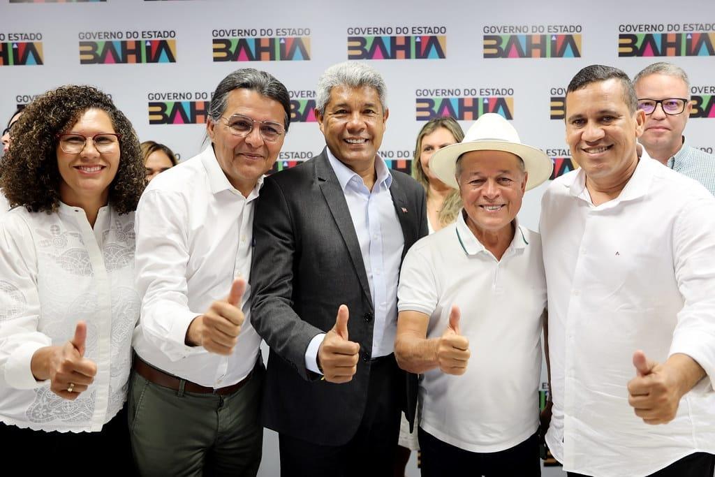 ACM NETO RECLAMA DA RELAÇÃO DE JERÔNIMO COM PREFEITOS DO INTERIOR E DEPUTADO REBATE: “NÃO FAZ E NÃO QUER QUE O GOVERNADOR FAÇA”