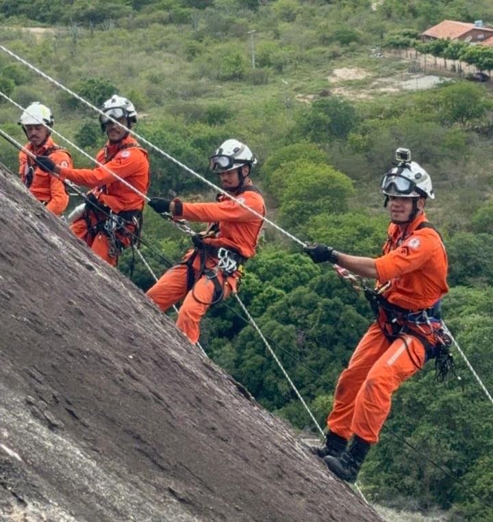 8° BBM REALIZA CURSO DE APRIMORAMENTO EM SALVAMENTO EM ALTURA