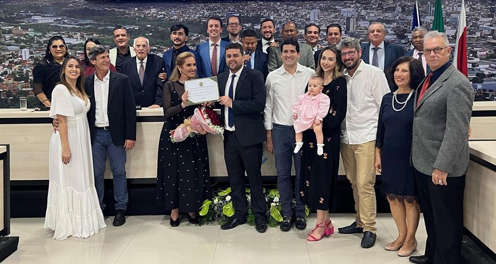 EMPRESÁRIA MÉRCIA MOURA É RECONHECIDA COMO CIDADÃ JEQUIEENSE