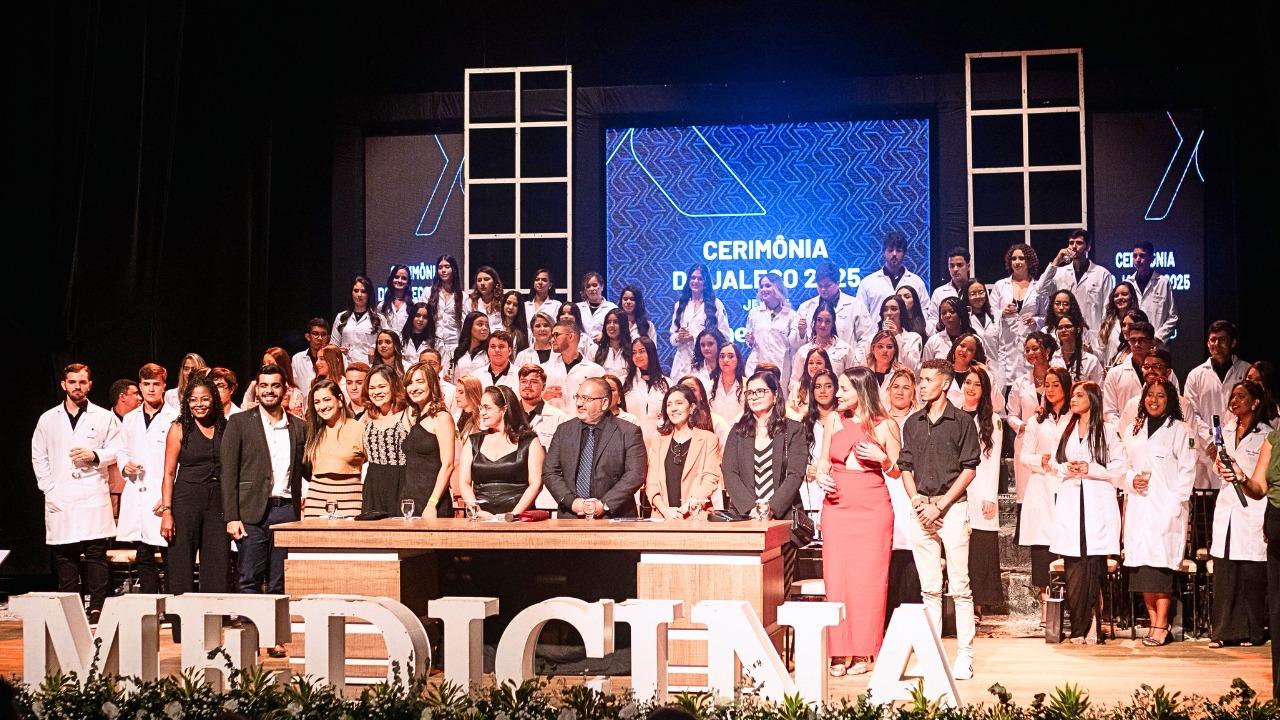 MEDICINA EM FESTA: CERIMÔNIA DO JALECO REUNIU 75 ESTUDANTES DA UNEXMED