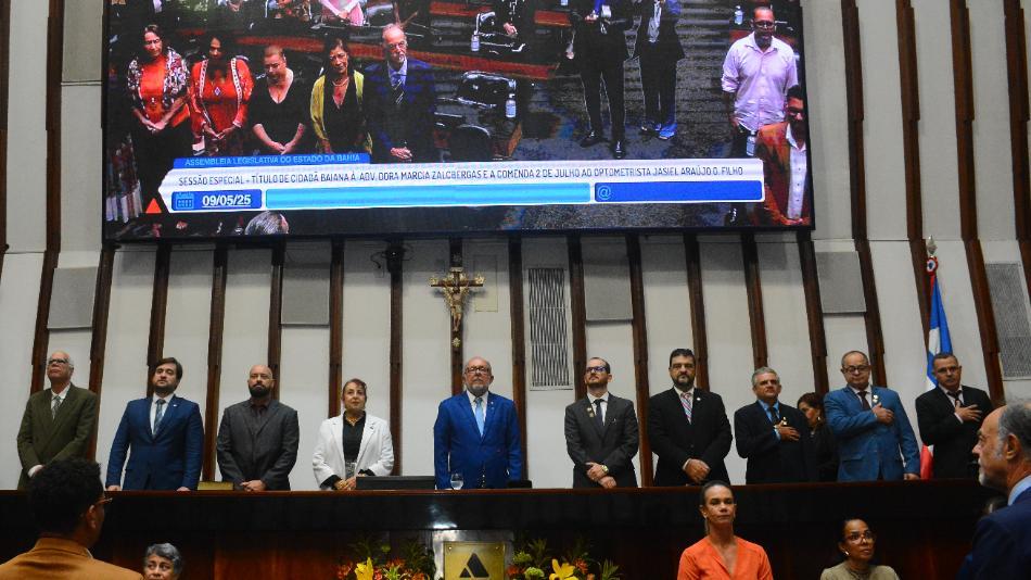 OPTOMETRISTA JEQUIEENSE JASIEL FILHO É HOMENAGEADO NA ASSEMBLEIA LEGISLATIVA DA BAHIA