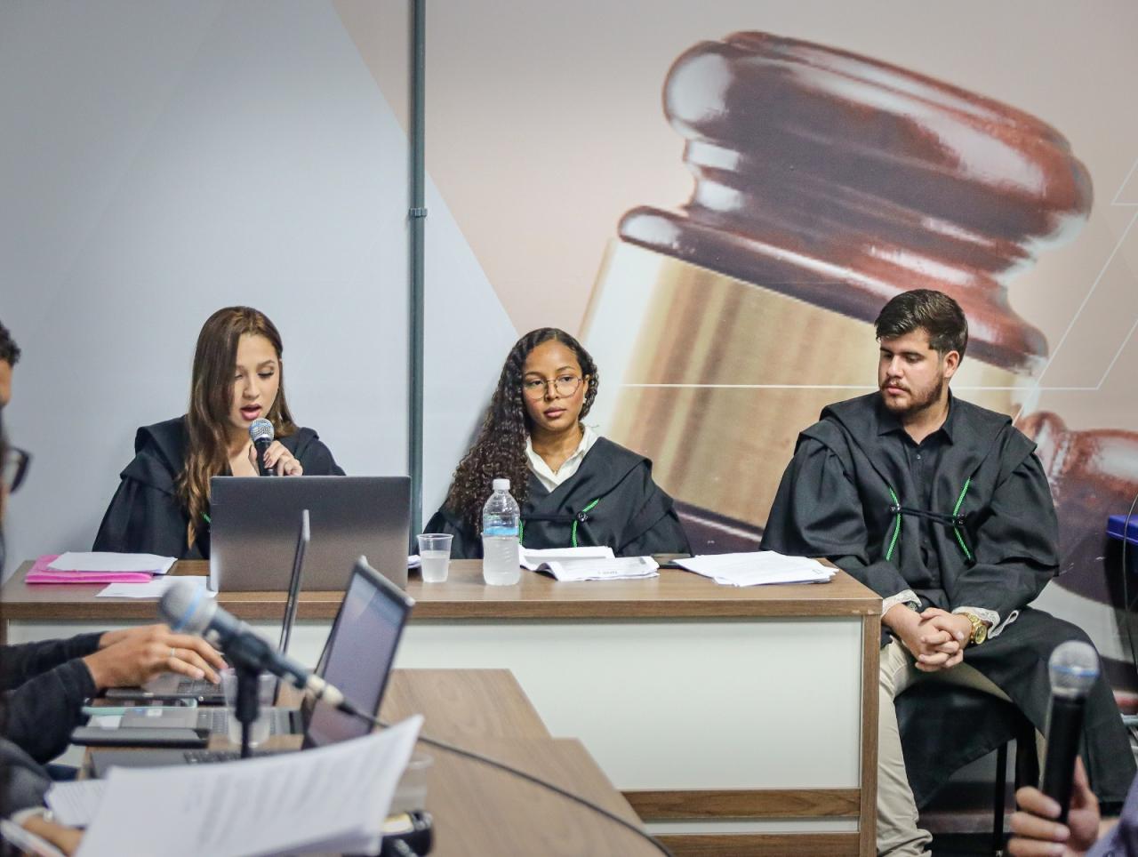 UNEX PROMOVE SEMANA DE JÚRI SIMULADO EM JEQUIÉ COM PARTICIPAÇÃO ATIVA DE ESTUDANTES DE DIREITO