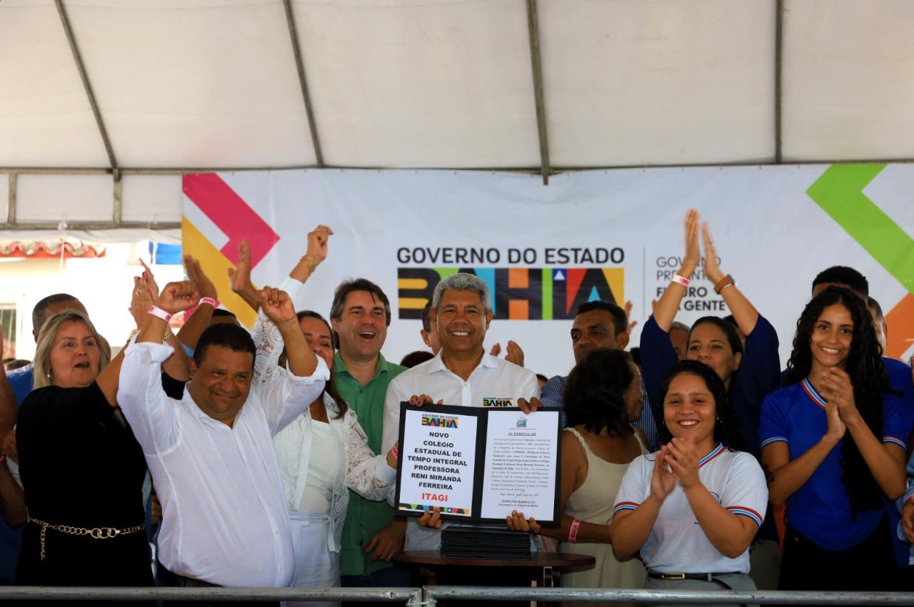 EM ITAGI, JERÔNIMO RODRIGUES ANUNCIA A CONSTRUÇÃO DE ESCOLA DE TEMPO INTEGRAL E ENTREGA EQUIPAMENTOS DE SAÚDE