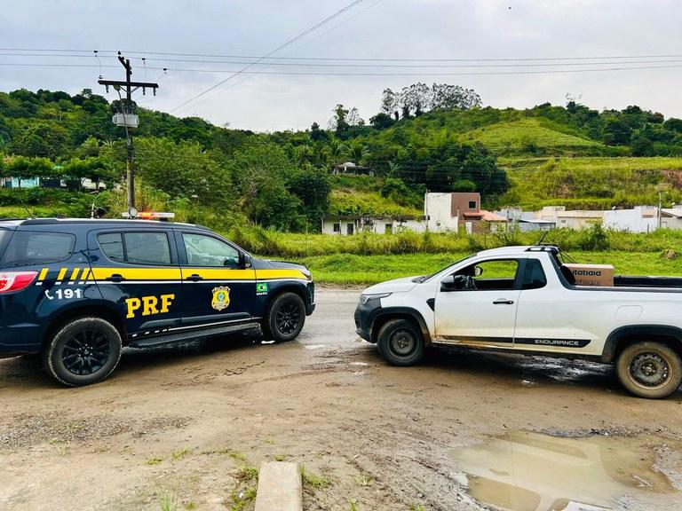 VEÍCULO COM REGISTRO DE FURTO É RECUPERADO PELA PRF EM IPIAÚ