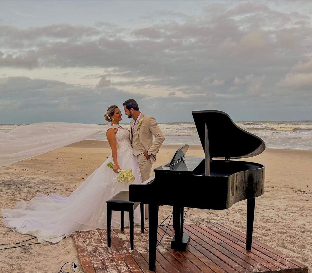 CERIMONIALISTA RENOMADO POR TODO BRASIL CASA EM GRANDE ESTILO EM PRAIA PARADISÍACA DE ILHÉUS.