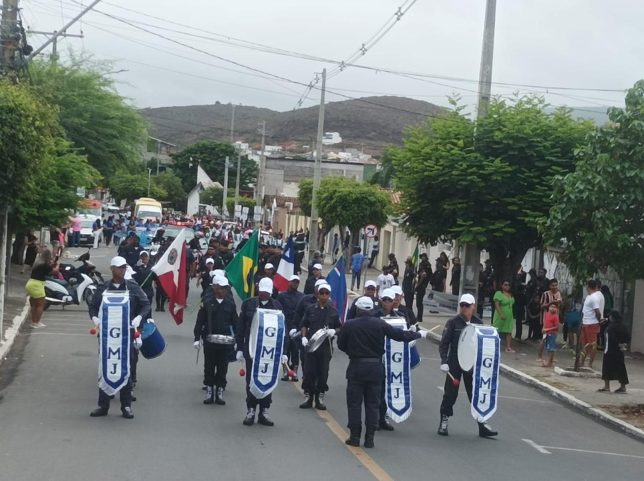 DESFILE SEM A GUARDA MUNICIPAL EXPÕE INSATISFAÇÃO E DESCASO COM A CORPORAÇÃO EM JEQUIÉ