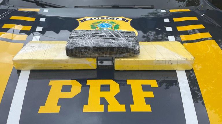 EM JEQUIÉ, PRF APREENDE TRÊS QUILOS DE COCAÍNA