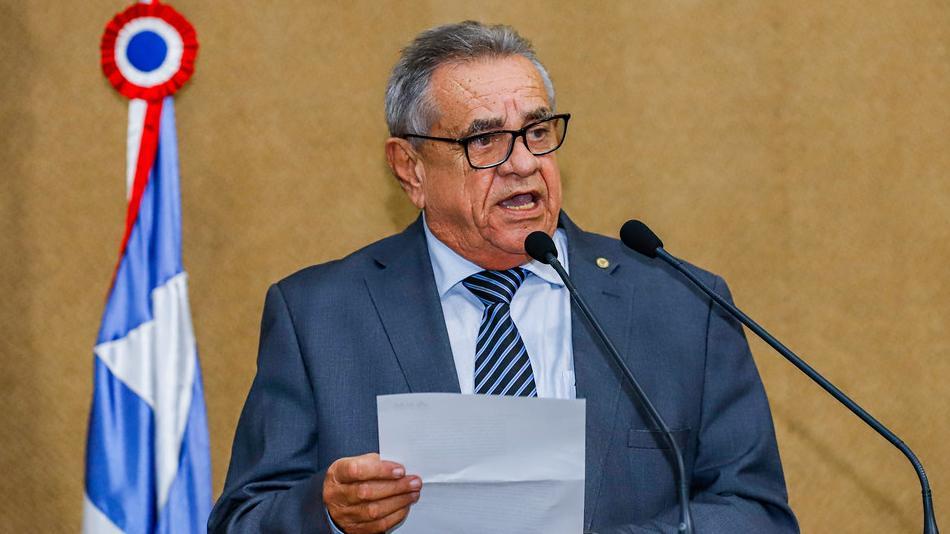 EUCLIDES FERNANDES APLAUDE POSSE DE NOVOS JUÍZES PARA COMARCA DE JEQUIÉ