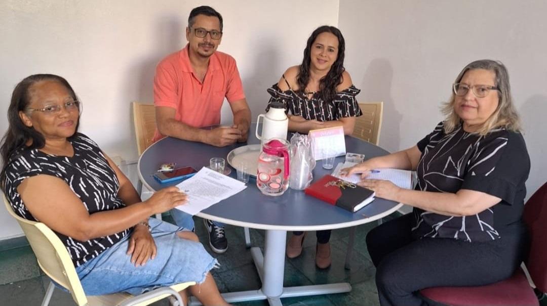 MANOEL GUSMÃO E ANA PAULA SE REÚNEM COM A APAE DE VITÓRIA DA CONQUISTA.