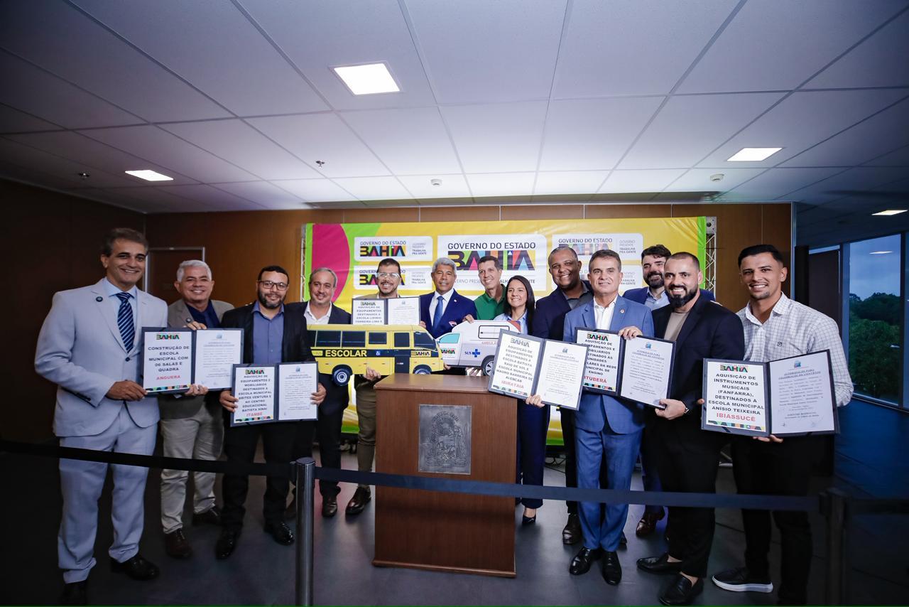 JERÔNIMO RODRIGUES FIRMA CONVÊNIOS PARA FORTALECER A EDUCAÇÃO EM 14 MUNICÍPIOS BAIANOS