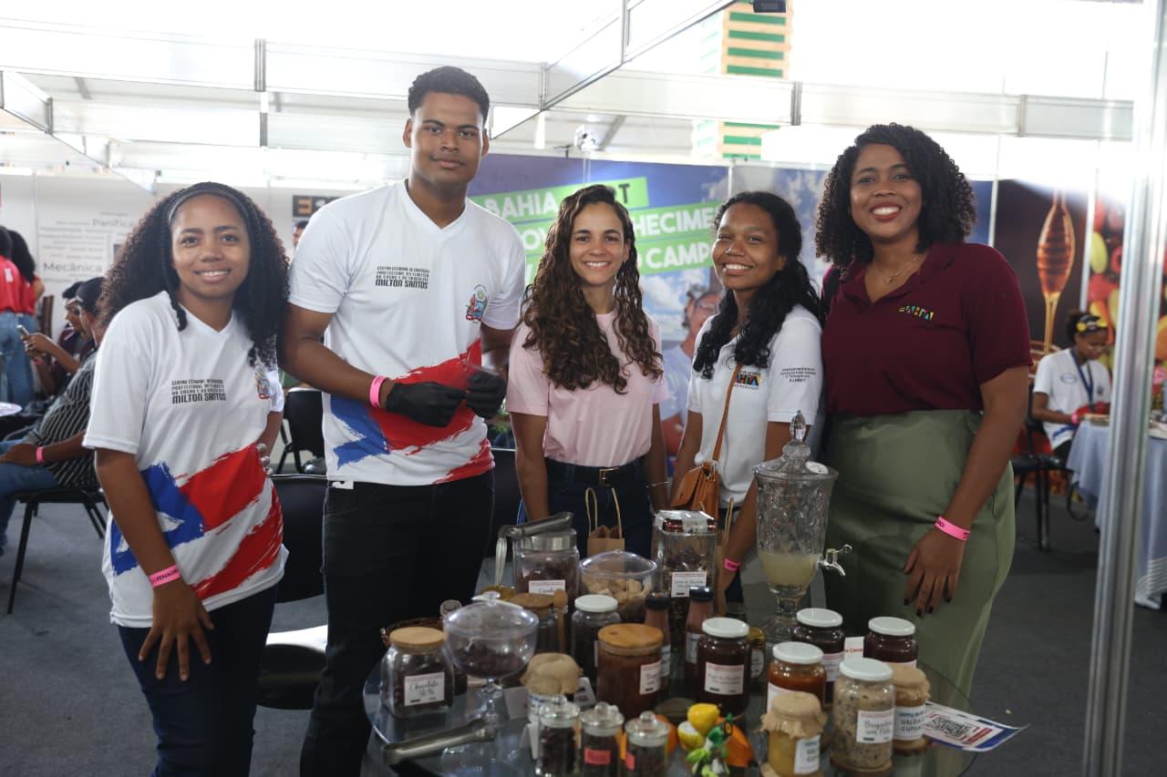 ESCOLAS-FÁBRICAS ESTADUAIS MOSTRAM FORÇA NA ABERTURA DA FENAGRO