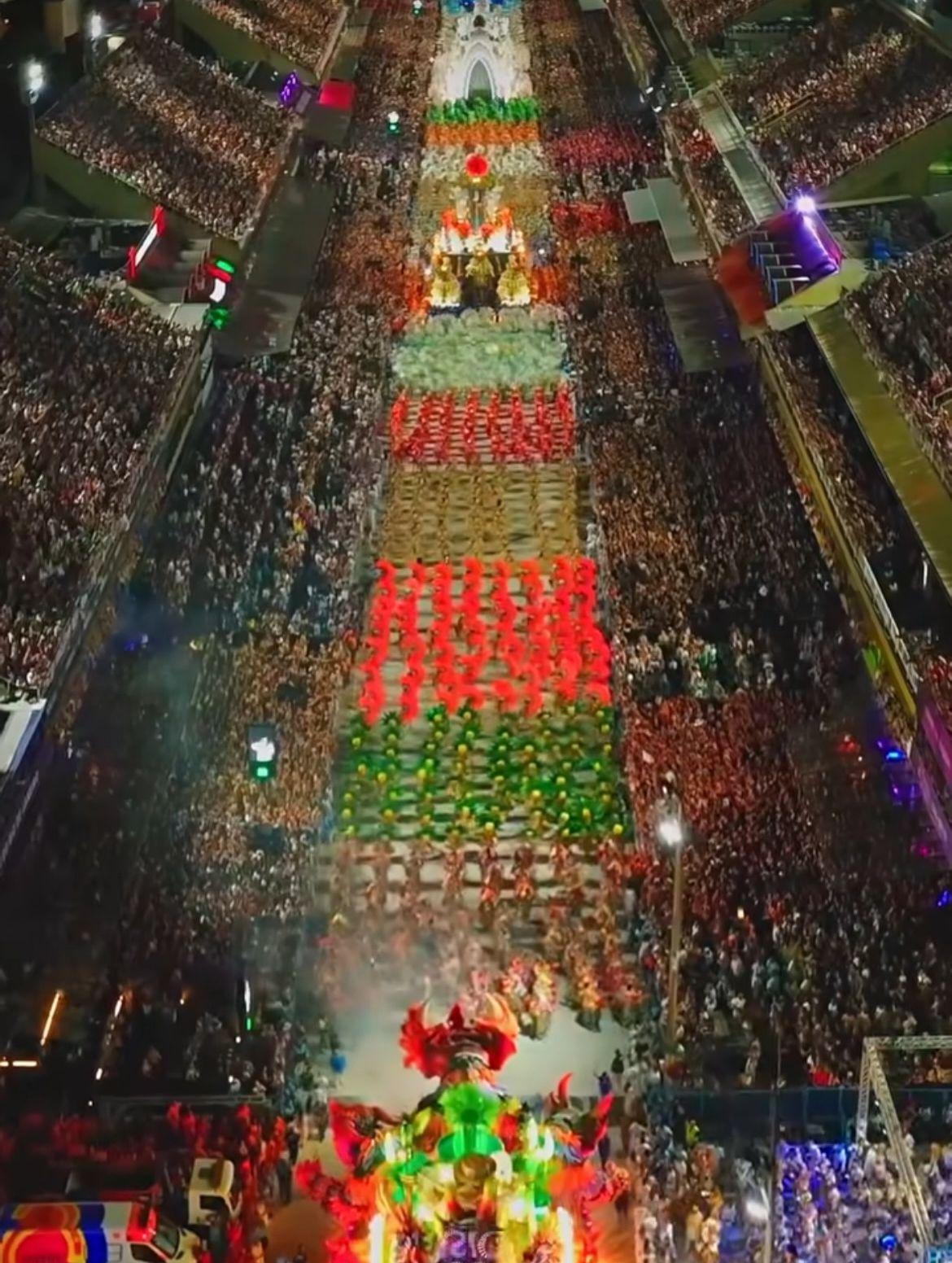 JEQUIEENSE PARTICIPA DO DESFILE DA BEIJA-FLOR DE NILÓPOLIS NA MARQUÊS DE SAPUCAÍ