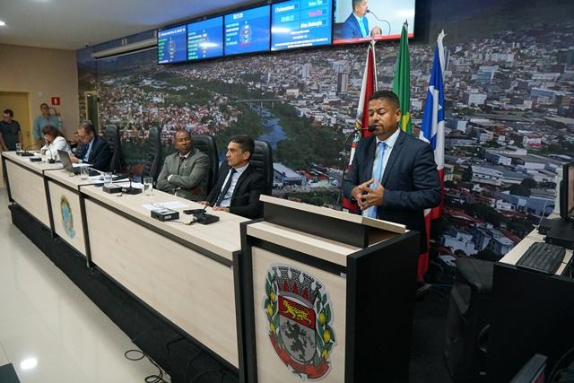 CÂMARA DE JEQUIÉ APROVA MOÇÃO DE REPÚDIO A ELMA BRITTO, PRESIDENTE AFASTADA CASA DAS MULHERES, E À DEPUTADA ESTADUAL OLÍVIA SANTANA