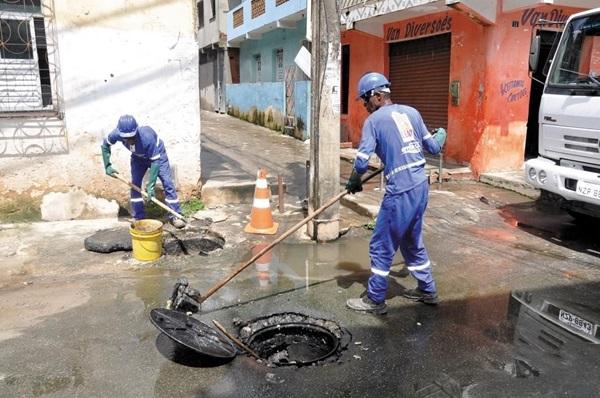 CHUVAS EM JEQUIÉ: USO INDEVIDO DA REDE DE ESGOTO GERA TRANSTORNOS