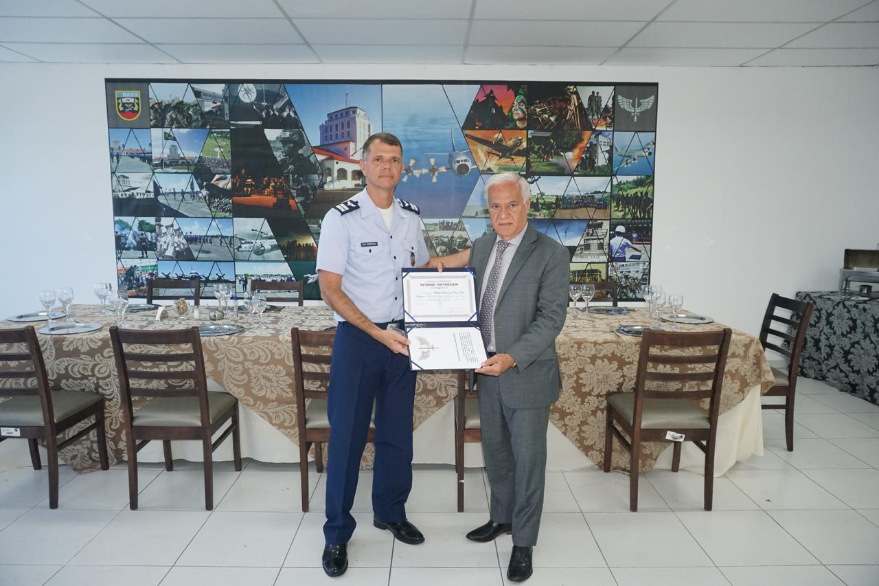 DESEMBARGADOR JEQUIEENSE É HOMENAGEADO PELA AERONÁUTICA COM TÍTULO HONORÁRIO