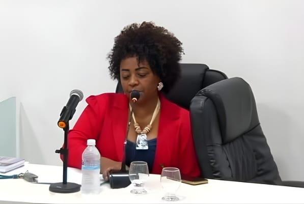 IPIAÚ: VEREADORA MÔNICA SOUZA REPUDIA ATAQUES CONTRA REPÓRTER POLICIAL E DEFENDE COMPROMISSO SOCIAL NA CÂMARA