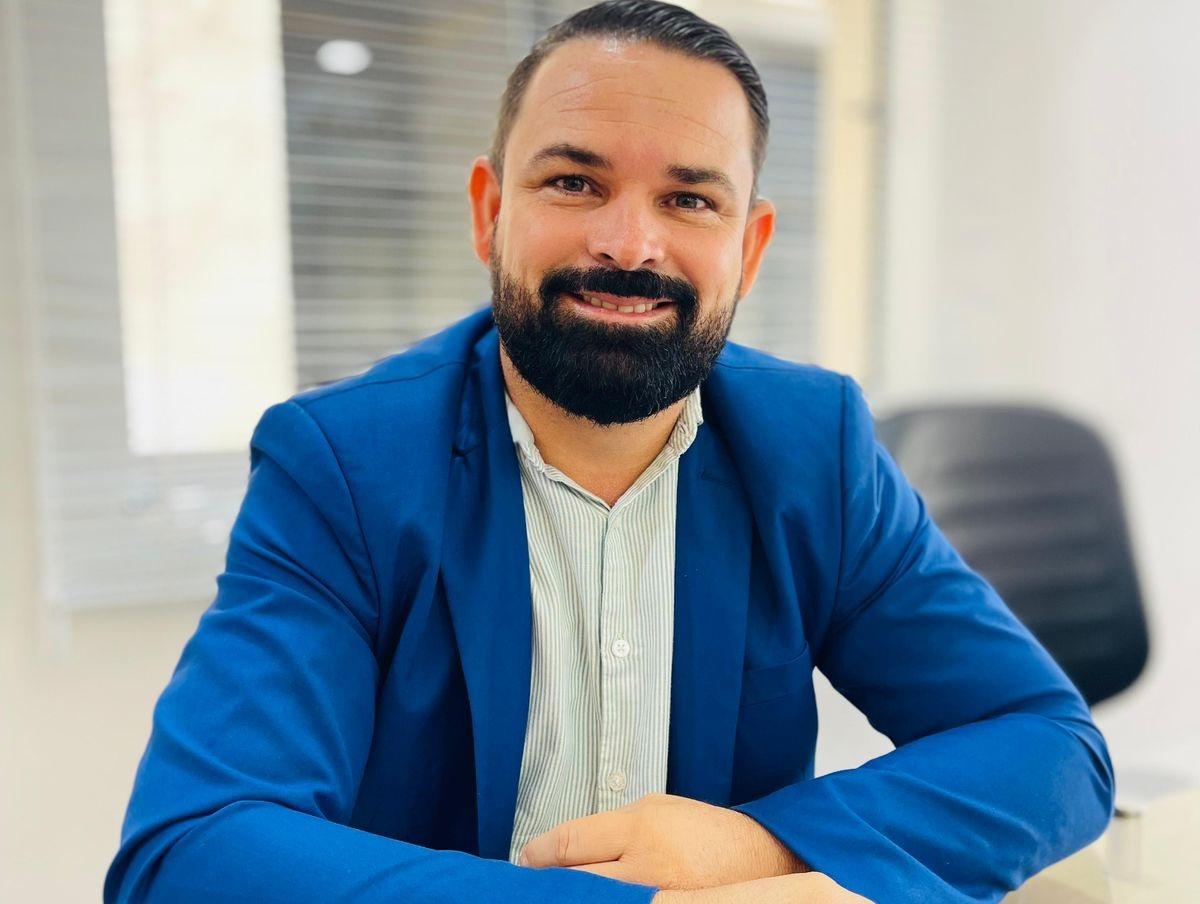 VEREADOR MÁRCIO LAGO COBRA PAVIMENTAÇÃO ASFÁLTICA ENTRE MANOEL VITORINO E DISTRITO DE CATINGAL