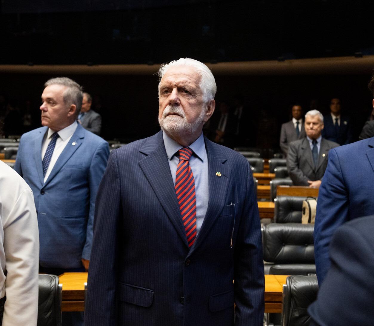 WAGNER DENUNCIA ‘OPORTUNISMO’ NA ALTA DE COMBUSTÍVEIS E DEFENDE REELEIÇÃO DE LULA FRENTE A GUERRAS GLOBAIS