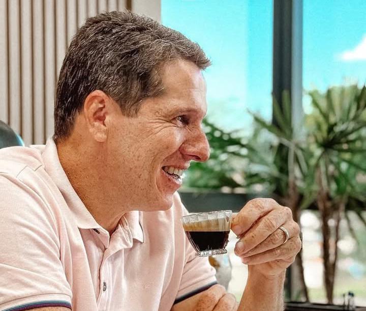 PRÉ-CANDIDATO AO GOVERNO DA BAHIA, ZÉ COCÁ TENTA INTIMIDAR E SILENCIAR JORNALISTA COM NOTIFICAÇÃO, MAS MATÉRIA É MANTIDA EM JEQUIÉ