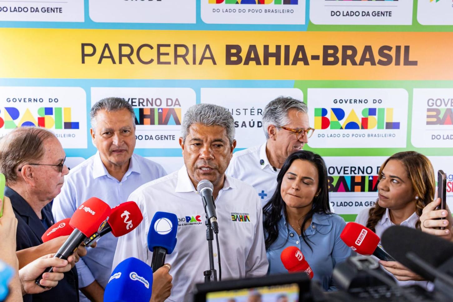 “QUE ALEGRIA OUVIR QUE ESSA MATERNIDADE É DE PORTA ABERTA, PARTO NÃO ESPERA ABRIR PORTAS”, AFIRMOU JERÔNIMO EM LAURO DE FREITAS