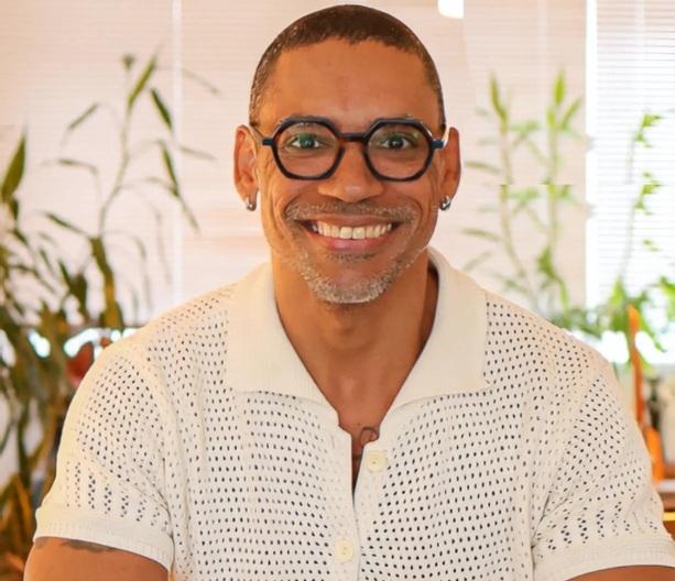 PRIMEIRO DESIGNER QUILOMBOLA BRASILEIRO A DESFILAR COLEÇÃO NA ÁFRICA, DIH MORAIS PARTICIPA DE ENCONTRO EM JEQUIÉ