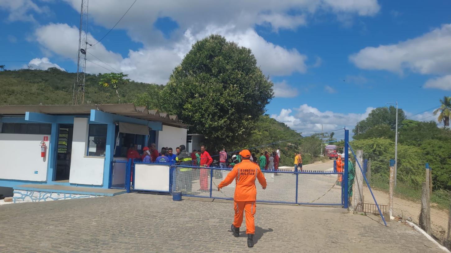 VAZAMENTO DE AMÔNIA EM FRIGORÍFICO MOBILIZA CORPO DE BOMBEIROS E PROVOCA EVACUAÇÃO NA ZONA RURAL DE JEQUIÉ