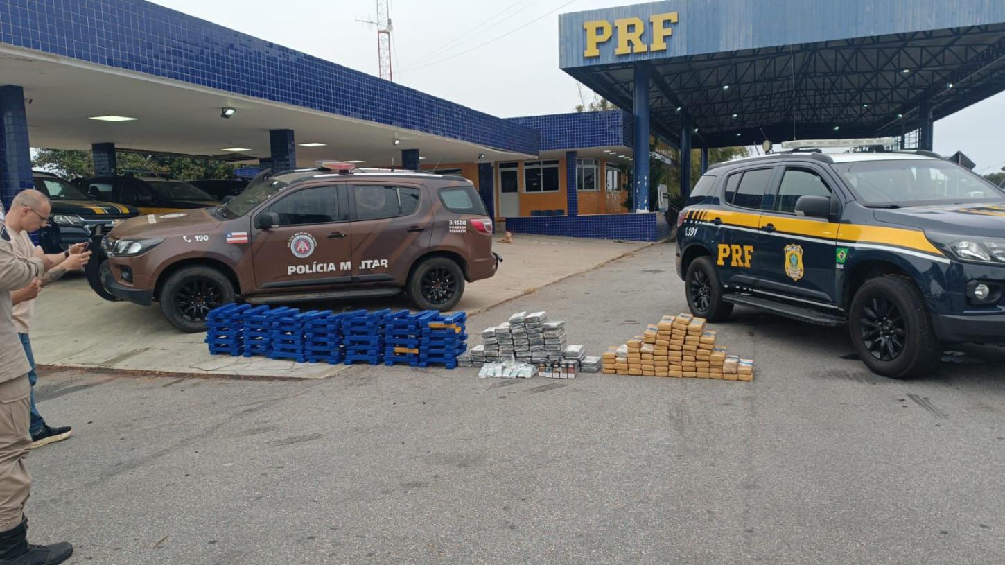 PRF, PMBA E POLÍCIA FEDERAL APREENDEM MAIS DE 255 KG DE DROGAS E CIGARROS ELETRÔNICOS EM CARRETA NA BR-116, EM VITÓRIA DA CONQUISTA