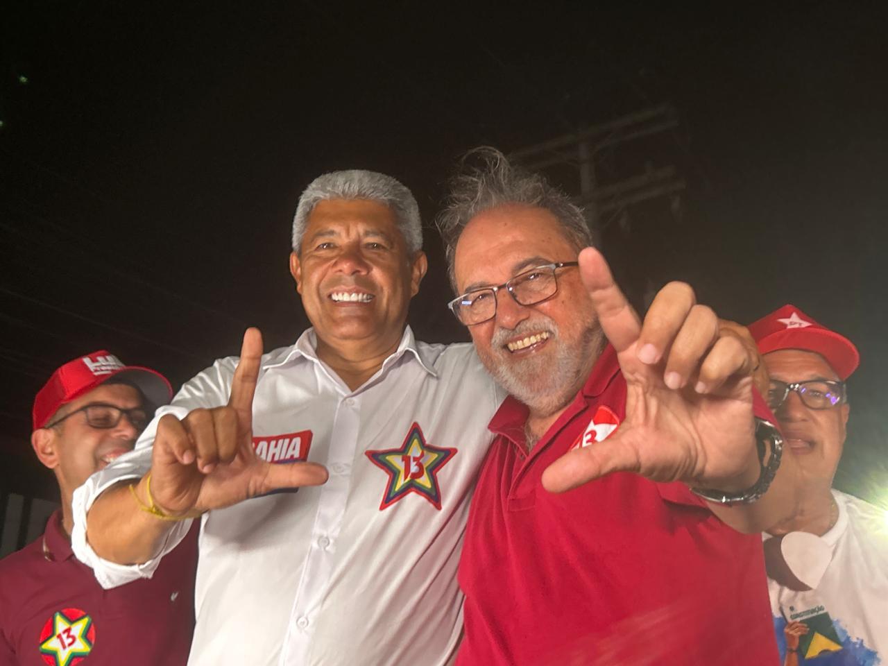 AO LADO DE EX-BOLSONARISTA, JERÔNIMO ARRASTA MULTIDÃO EM ATO PELA REELEIÇÃO DE LULA
