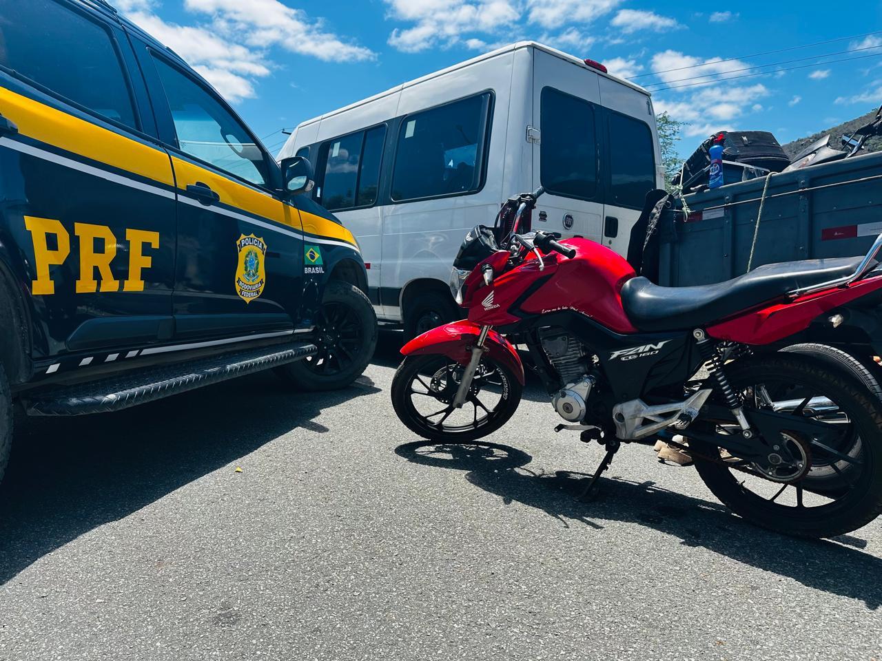 EM JEQUIÉ, PRF RECUPERA MOTOCICLETA ROUBADA 