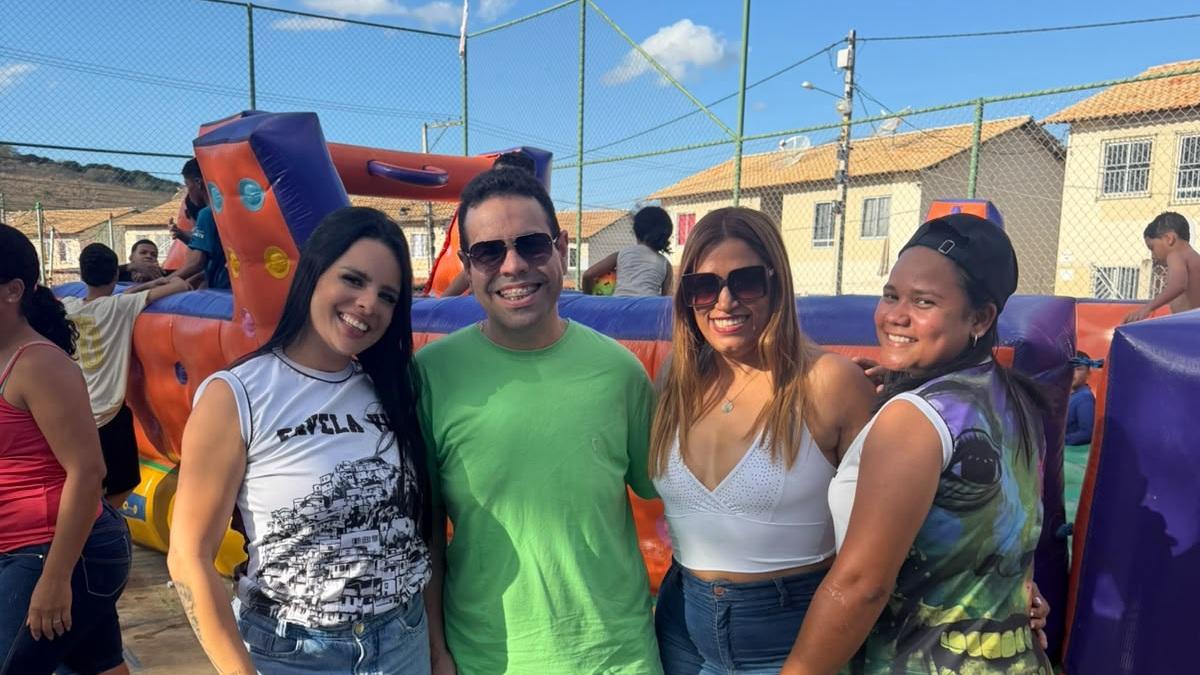 HESLLEI LEON PRESTIGIA AÇÃO SOCIAL DO DIA DAS CRIANÇAS NA BAIXA DO BONFIM