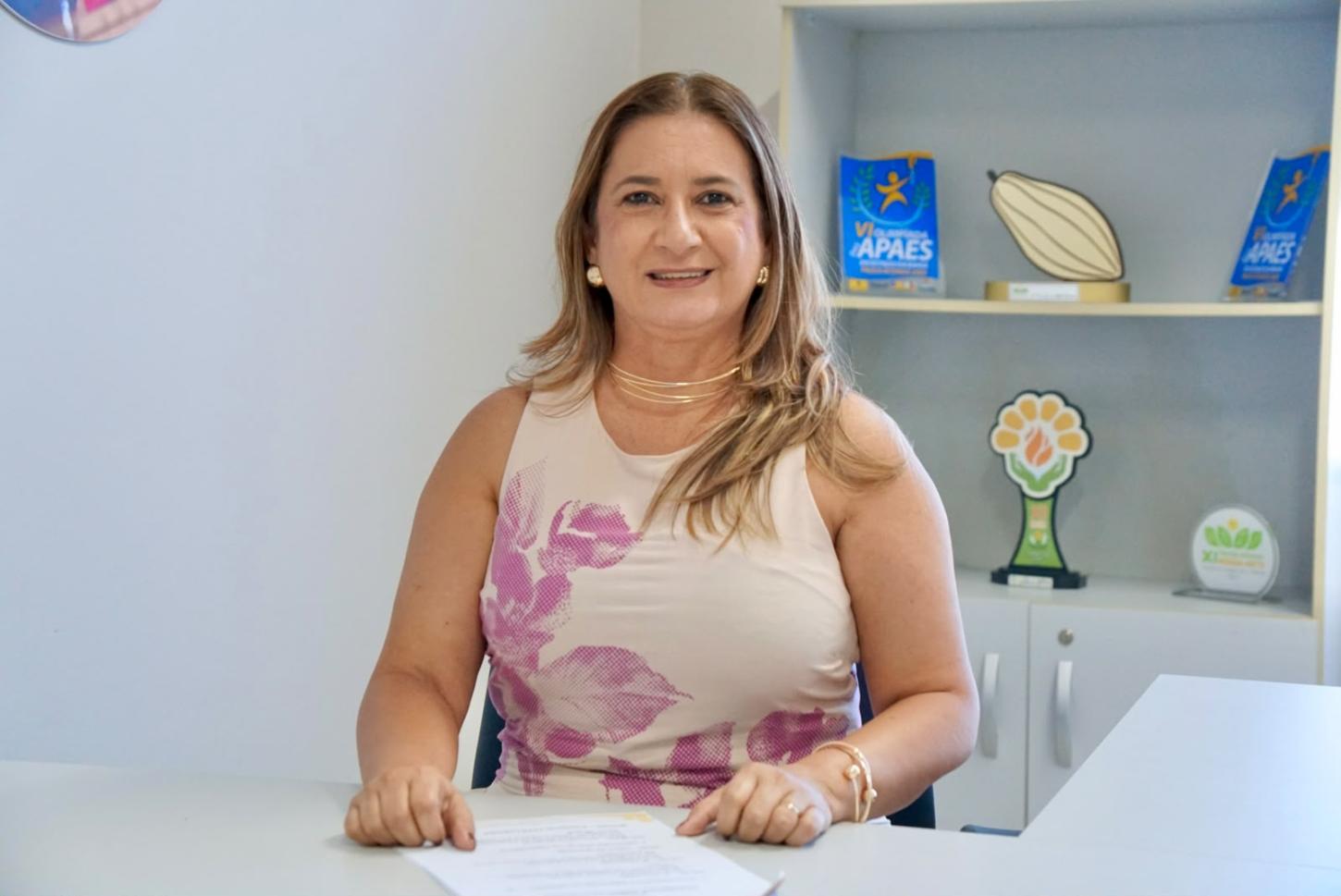 MOANA MEIRA É REELEITA POR ACLAMAÇÃO PARA PRESIDIR A FEAPAES-BA NO TRIÊNIO 2027/2029