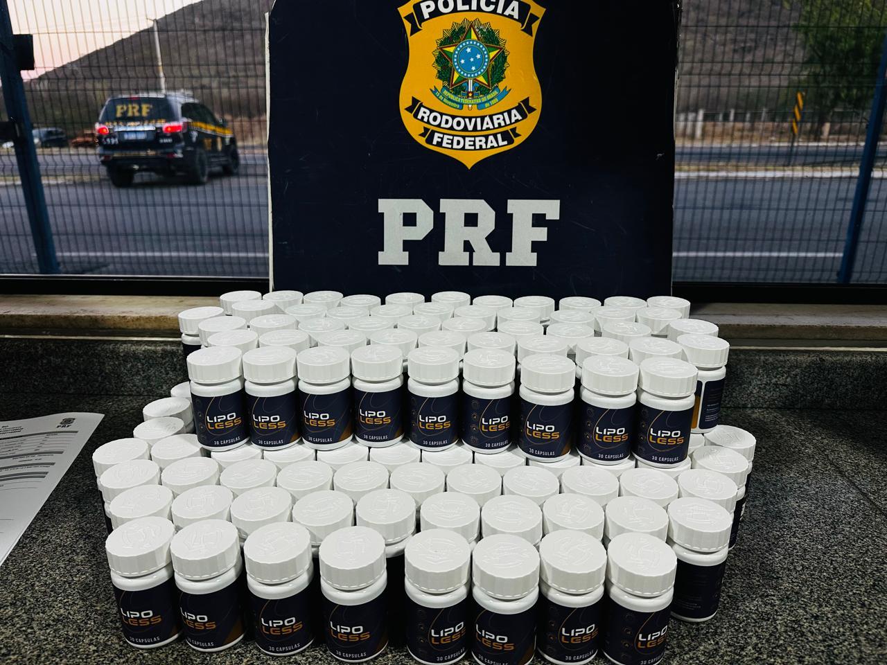 PRF APREENDE MAIS DE 35 MIL COMPRIMIDOS DE MEDICAMENTO PARA EMAGRECIMENTO EM ÔNIBUS NA BR-116, EM JEQUIÉ 