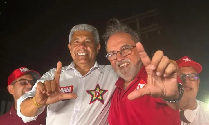 AO LADO DE EX-BOLSONARISTA, JERÔNIMO ARRASTA MULTIDÃO EM ATO PELA REELEIÇÃO DE LULA