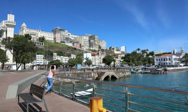 BAHIA SE PREPARA PARA ALTA TEMPORADA DE VERÃO, E PLANEJAMENTO FINANCEIRO GANHA IMPORTÂNCIA PARA EMPREENDEDORES