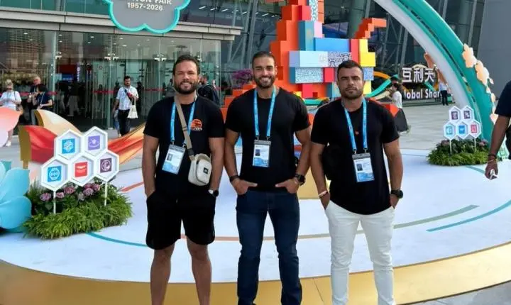 DE JEQUIÉ PARA A CHINA: IRMÃOS JOÃO NETO, MATHEUS E VITOR LEAL PARTICIPAM DA CANTON FAIR EM BUSCA DE NOVAS OPORTUNIDADES DE NEGÓCIOS
