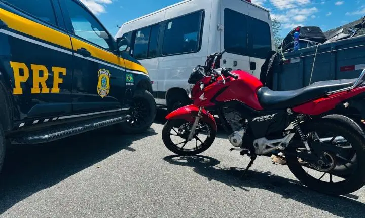 EM JEQUIÉ, PRF RECUPERA MOTOCICLETA ROUBADA 