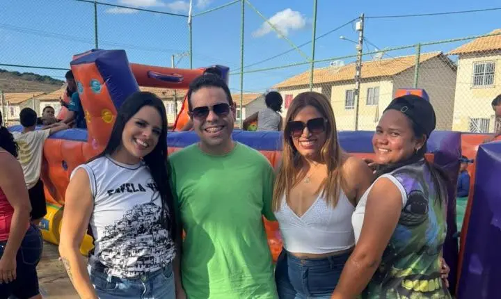HESLLEI LEON PRESTIGIA AÇÃO SOCIAL DO DIA DAS CRIANÇAS NA BAIXA DO BONFIM